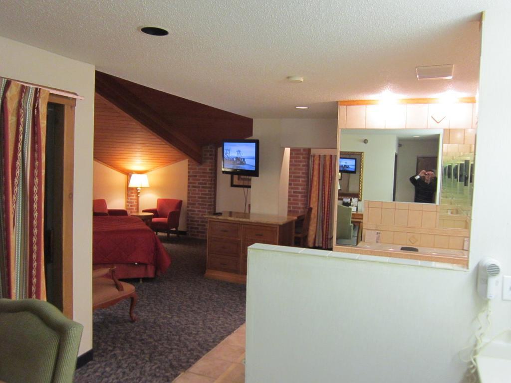American Inn And Suites Ionia Zimmer foto
